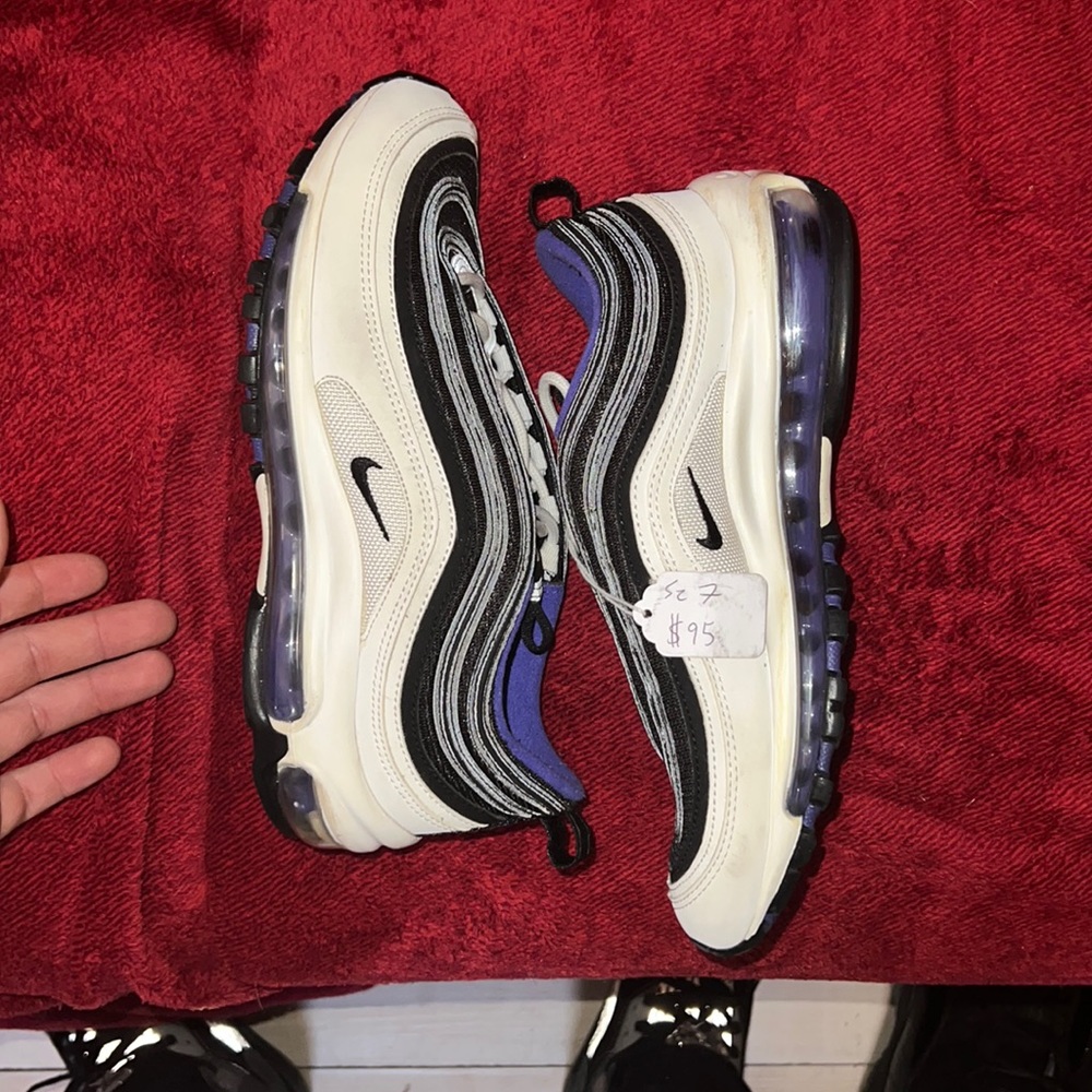 Air maxes